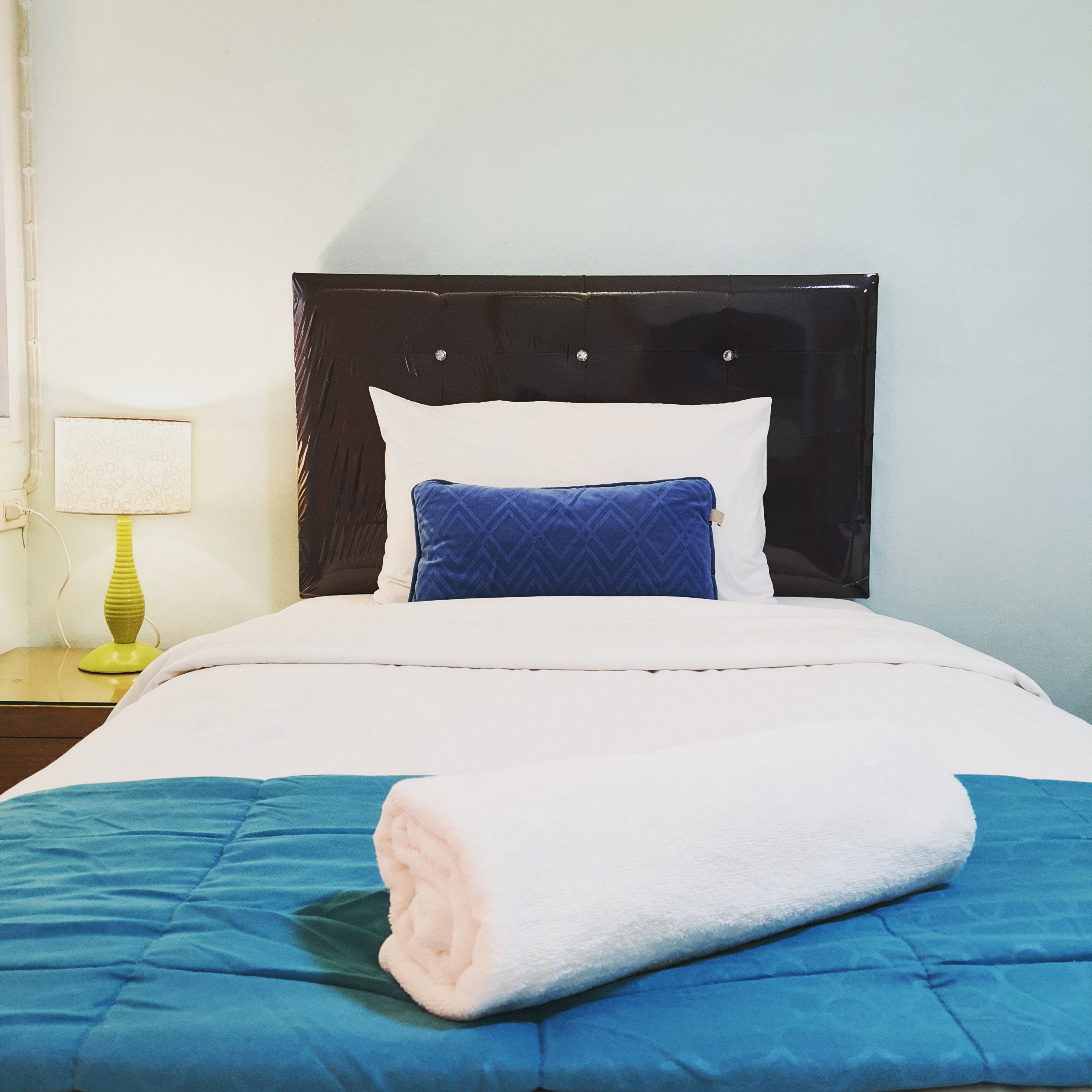 Twin Bed Room