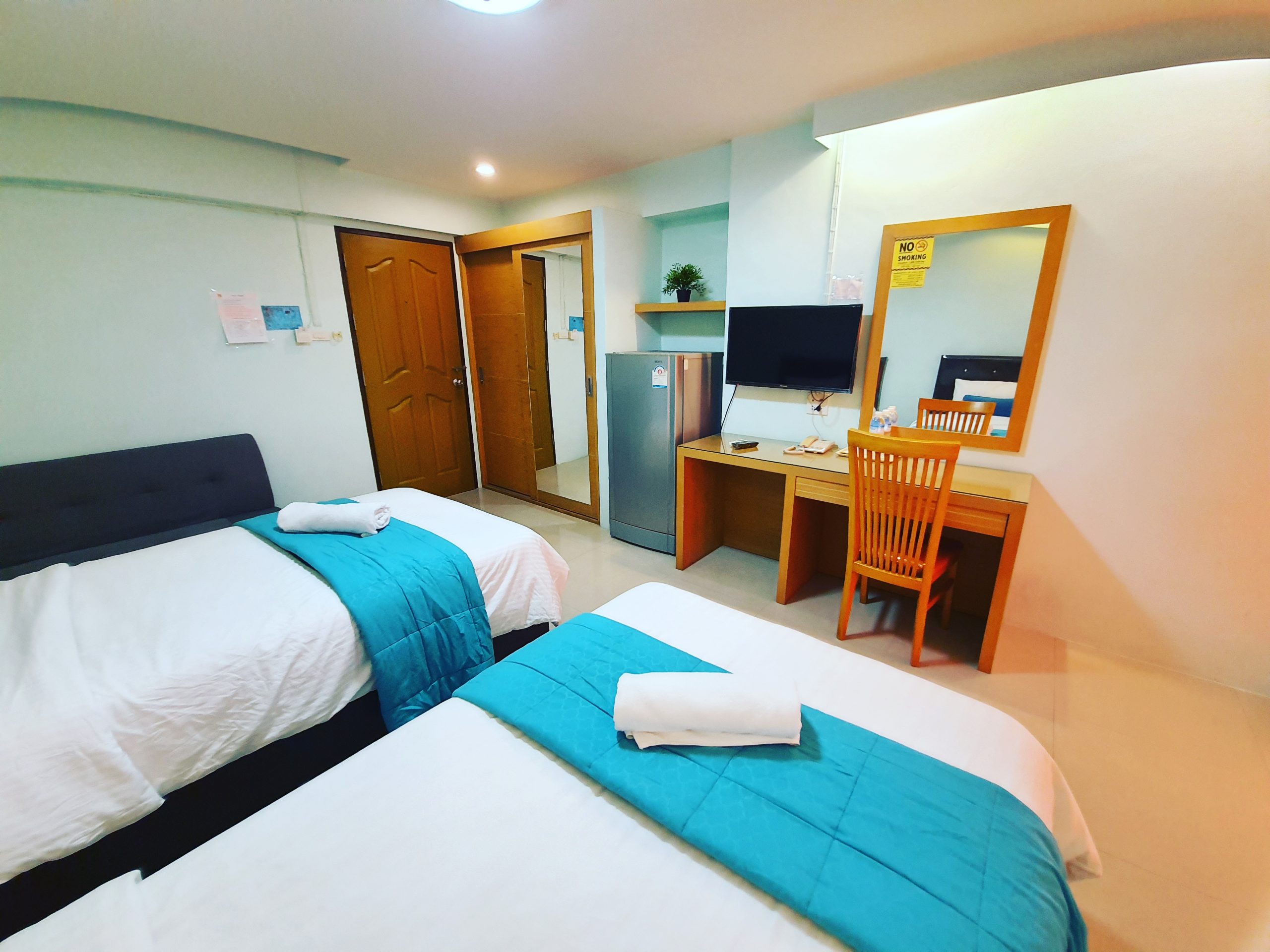 Twin Bed Room
